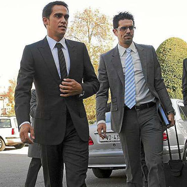 Contador junto a su hermano-representante Fran