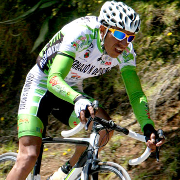 Santiago Ojeda en pleno descenso del circuito boyacense