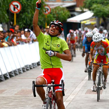 Edson Calderón (4-72 Colombia)