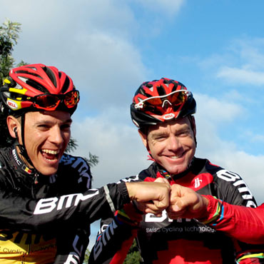 Cadel Evans junto al belga Philippe Gilbert