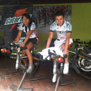 Jonathan Botero junto a Ashlie Hinestroza