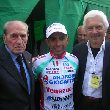 Gianni Savio en compañía del colombiano Miguel Rubiano