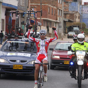 Rodolfo Torres ganando la Clásica Deportivo Boyacá