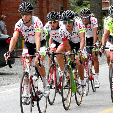 24 corredores del equipo corren por Colombia y el mundo