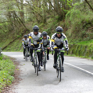 Epm-Une inspeccionando la 1ª etapa de la Vuelta