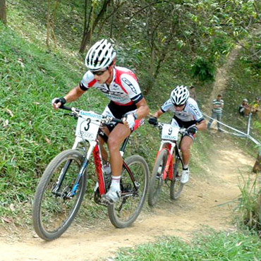 Fabio Castañeda y Jonathan Botero en acción