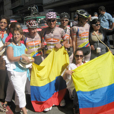 Iván Casas y el grupo colombiano en Uruguay