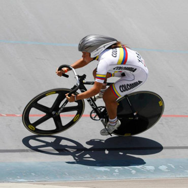 Martha Bayona se bañó en Oro en Guatemala