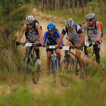 Triatletas del Valle del Cauca en acción