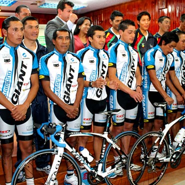 Equipo Somos Carchi a la Vuelta a Colombia
