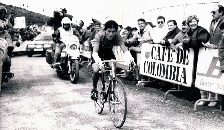 Lucho Herrera el mejor escalador del mundo hacia su magnífica presentación en Lagos de Covadonga y en el día de su cumpleaños número 26