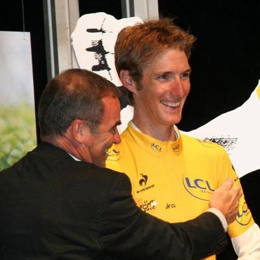 Andy Schleck junto a Christian Prudhomme