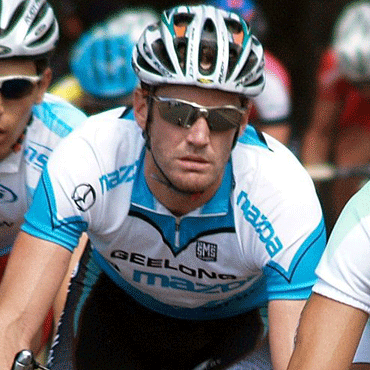 Roy Sutherland no suelta el liderato