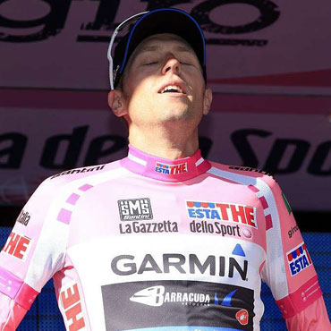 Hesjedel primer canadiense líder del Giro