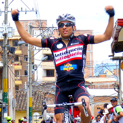 Jánier Acevedo es el primer líder de la Vuelta