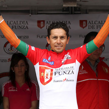 Freddy González es el primer líder de la carrera