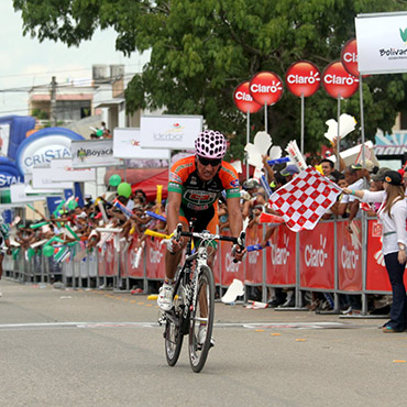 Casas terminó 5º tras un nervioso final de etapa