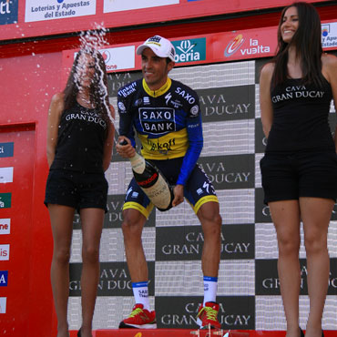 Contador regresa a lo más alto del podio