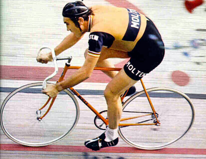 El gran corredor belga Eddy Merckx batiendo el Record de la Hora en Ciudad de México