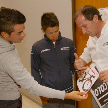 Claudio Corti, junto a Fabio Duarte y Esteban Chaves