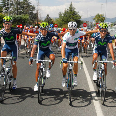 Nairo Quintana con el equipo telefónico