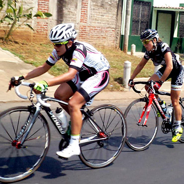 Sérika Gulumá esta en el podio de la Vuelta