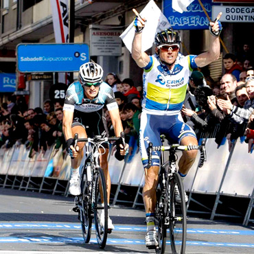 Simón Gerrans, es el primer líder de la Vuelta