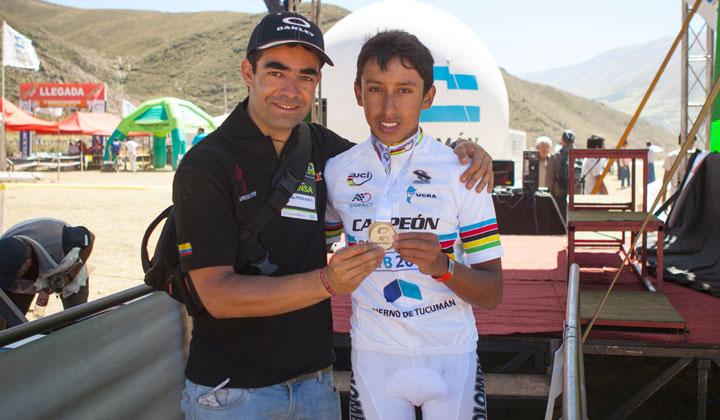 Bernal en compañía del manager general del Specialized-Tugó, Pablo Mazuera