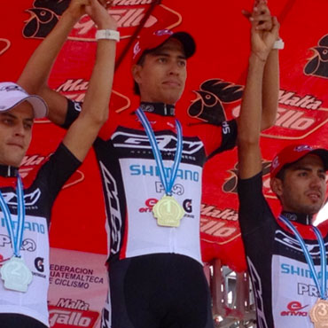 Jonathan Millán pasó a encabezar la carrera