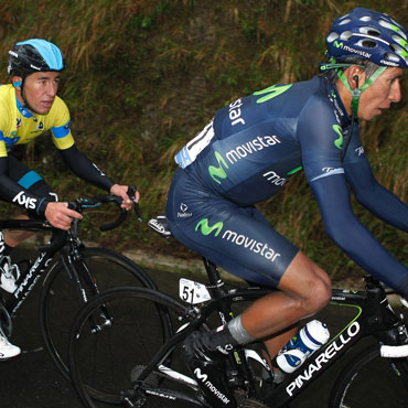 ‘Checho’ Henao y Nairo Quintana, ataques y siguen al frente.