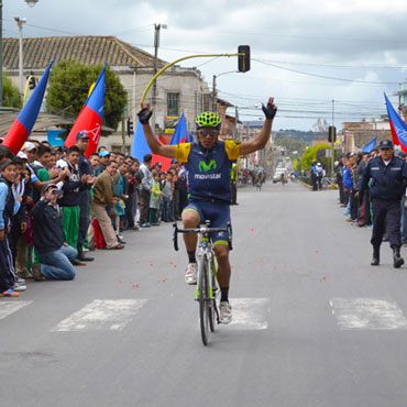 El ciclista ecuatoriano del Movistar Team América domina a su antojo la prueba de su país