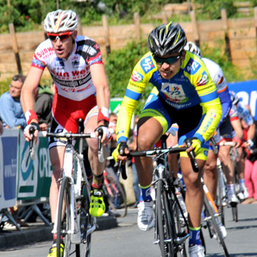 Diego Ochoa continúa en el top 5 de la carrera francesa