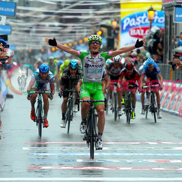 Enrico Battaglin festeja su primer triunfo en una grande