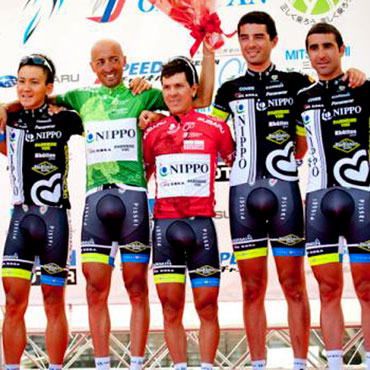 El Team Nippo-De Rosa de Arredondo, dominó como quiso la carrera nipona