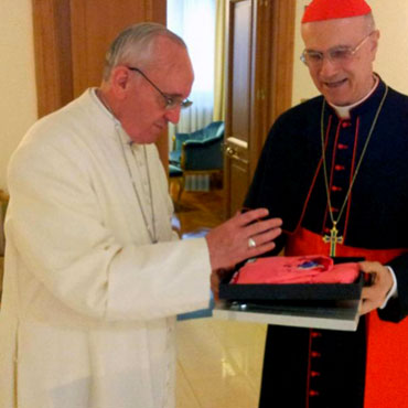 El Papa Francisco con la ‘maglia rosa’