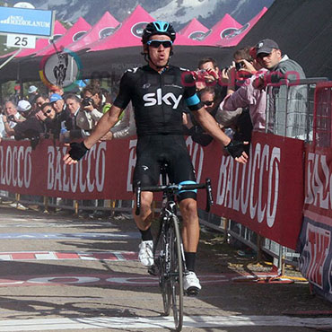 Rigoberto Urán está muy cerca del 2º puesto en el Giro