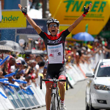 Millán ganó en Medellín y se tomó revancha de su mala jornada del jueves