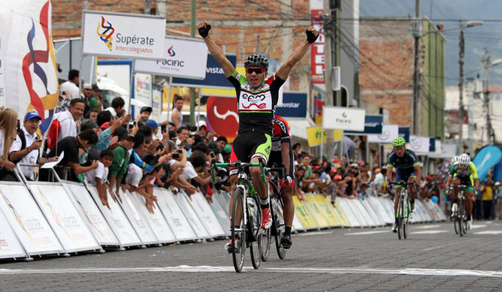 Stiver Ortiz quien ya había sido líder de la Vuelta a Colombia en el pasado, comanda la clasificación general individual