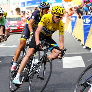 Froome cedió tiempo frente a Contador y los del Belkin