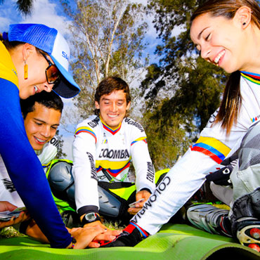 Mariana Pajón junto a Carlos Mario Oquendo