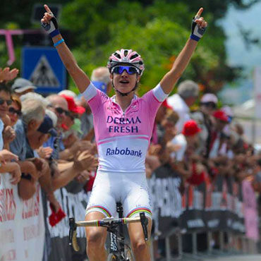 Marianne Vos sigue vestida de rosa en el Giro