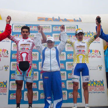Alirio Martínez y Juan David Vargas en lo más alto del podio