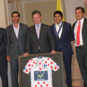 Quintana rodeado en Palacio por grandes estrellas del ciclismo colombiano