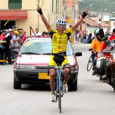 El boyacense Jair Pérez entró solitario a Santa Rosa de Viterbo