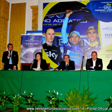 La presentación contó con varias personalidades del ciclismo italiano