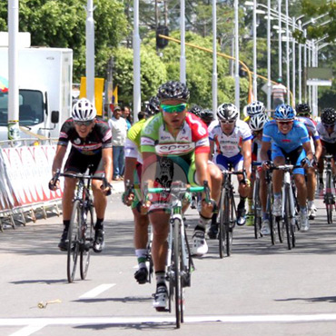 Castañeda ratificó su poderío al sprint en Santander