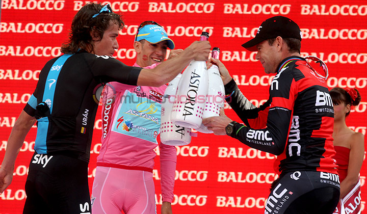 El podio del Giro de Italia 2013, tuvo en su segundo cajón a un colombiano. Rigoberto Urán estuvo acompañado por Vincenzo Nibali (Campeón) y Cadel Evans (3º)