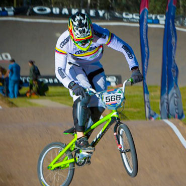 Oquendo ratificó su favoritismo en la gran final élite masculina