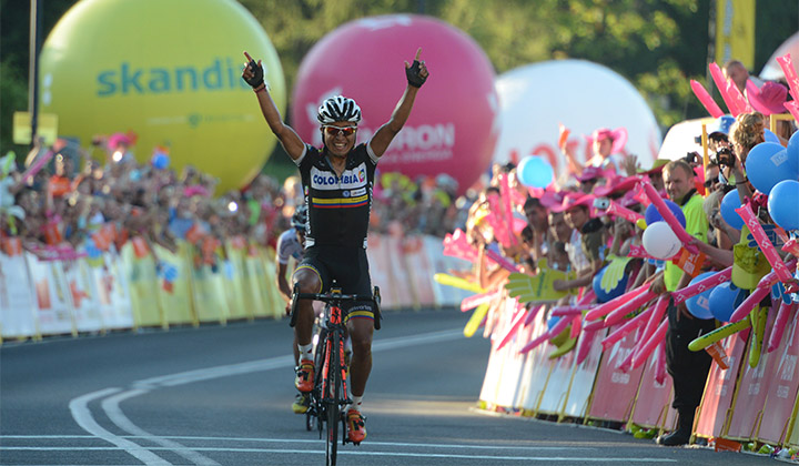 Momento de la celebración de Darwin Atapuma en Bukovina Tatrzanska durante una de las fracciones de la Vuelta a Polonia 2013