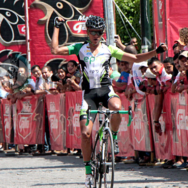 “Le dedico el triunfo de la Vuelta al Mundo Maya a mi padre”, dijo Beltrán